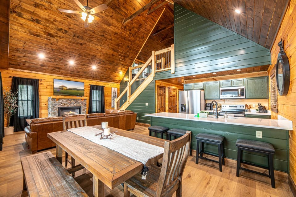 Dining area, kitchen