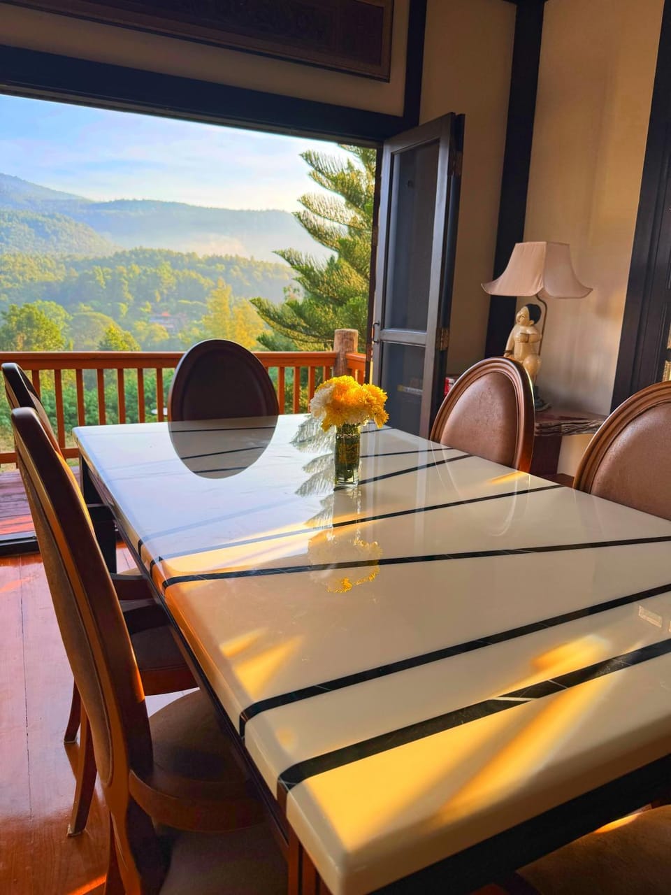Natural landscape, View (from property/room), Balcony/Terrace, Living room, Seating area, Dining area, Mountain view