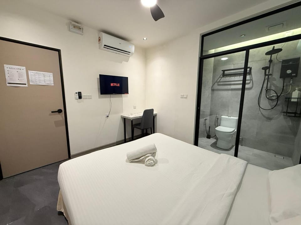 Shower, Bed, Bathroom, Photo of the whole room, towels, air conditioner