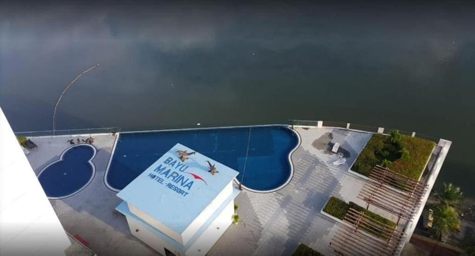 Bird's eye view, Swimming pool