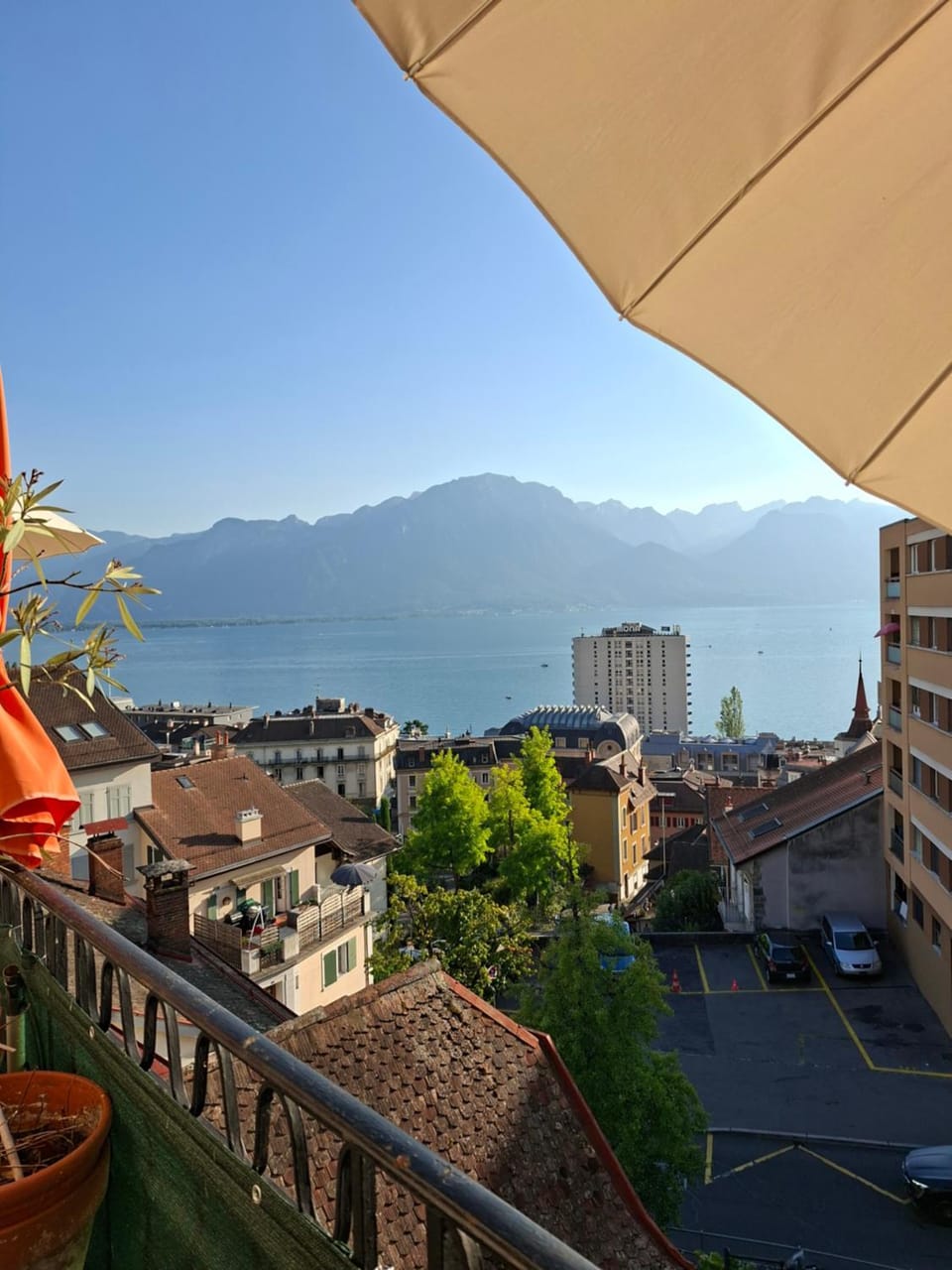 View (from property/room), City view, Lake view