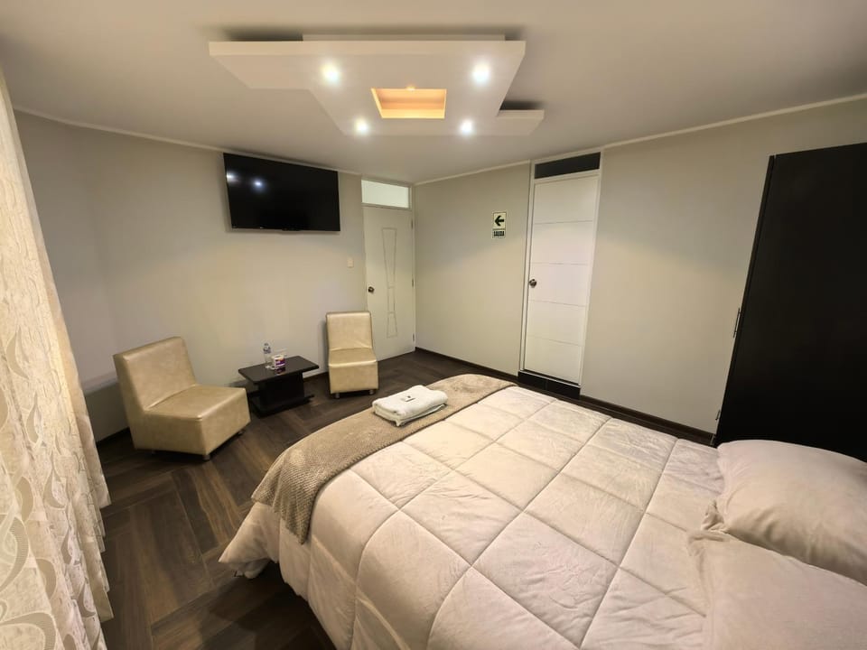 Shower, Bed, Bathroom, TV and multimedia, Living room, Photo of the whole room, Bedroom, internet, towels, wardrobe
