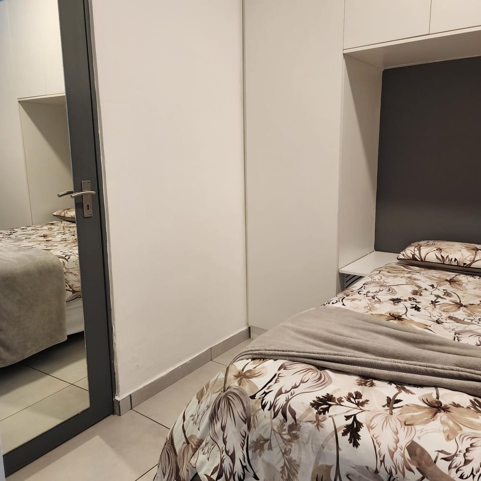 Self-Catering B&B - Randburg Apartment in Sandton
