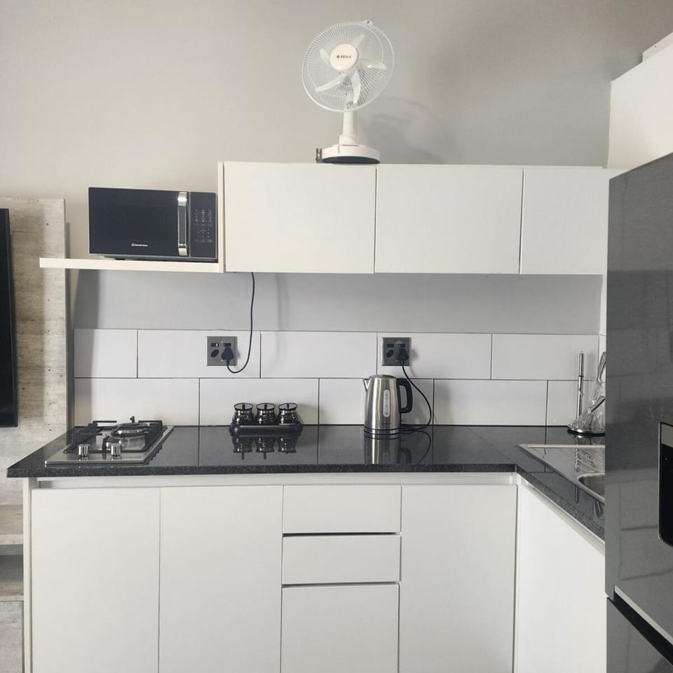 Self-Catering B&B - Randburg Apartment in Sandton