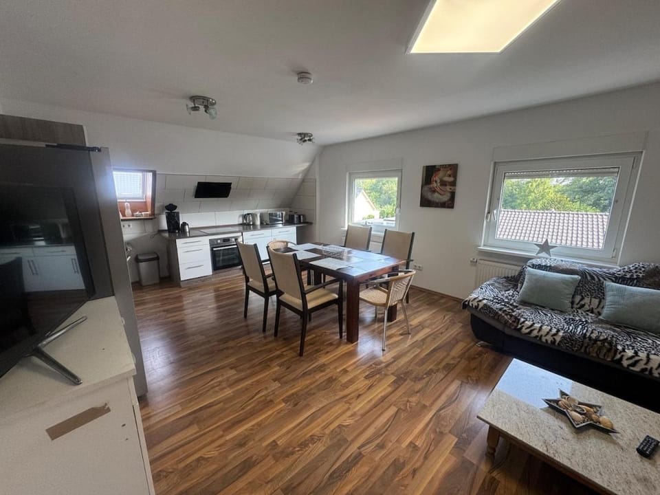 TV and multimedia, Kitchen or kitchenette, Living room, Seating area, Dining area, Evening entertainment, oven