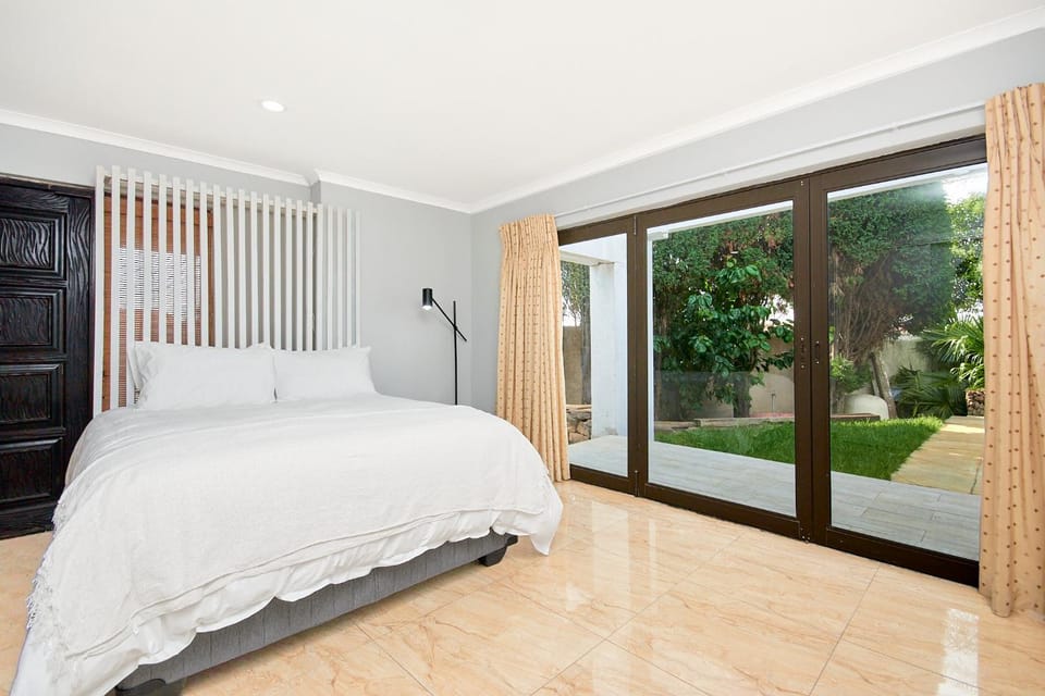 Bed, Bedroom, Garden view