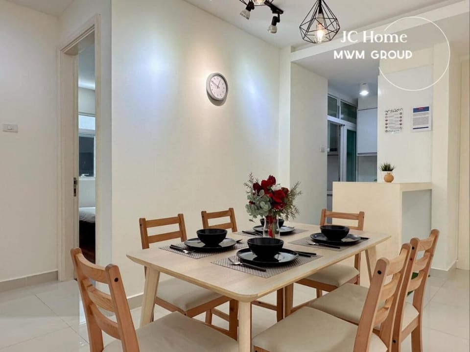 Seating area, Dining area