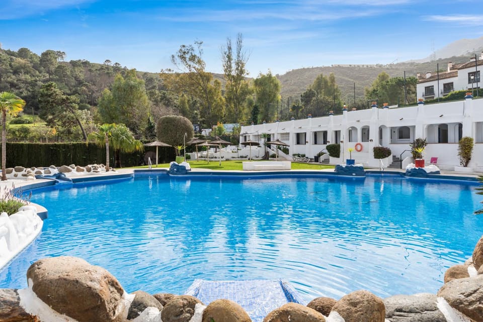 Swimming pool, Swimming pool