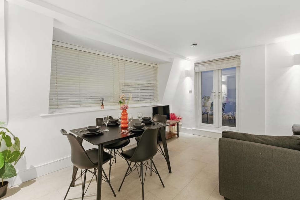 Living room, Seating area, Dining area