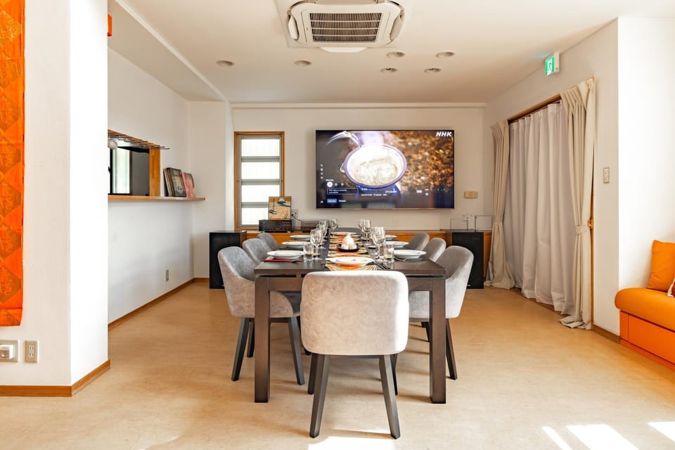 TV and multimedia, Living room, Seating area, Dining area