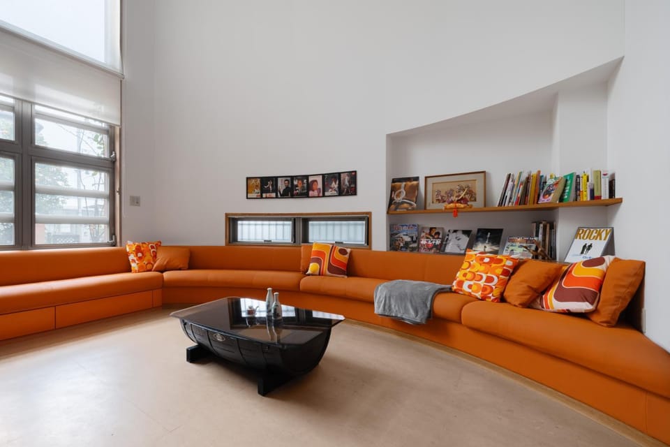 Library, Living room, Seating area