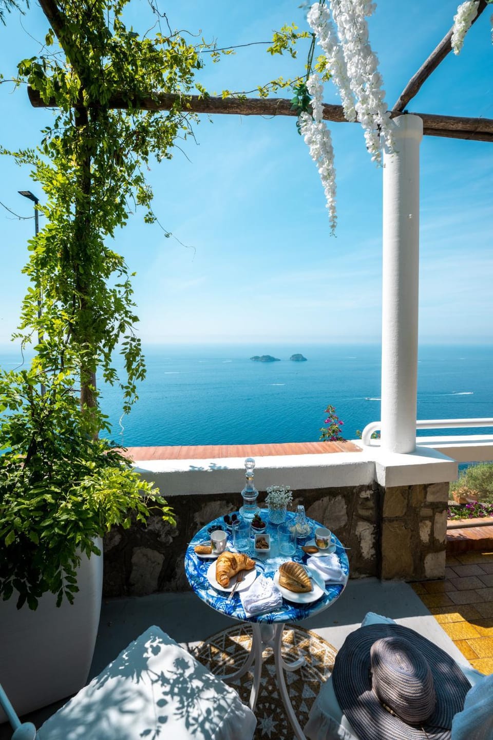 Patio, Day, Natural landscape, View (from property/room), Balcony/Terrace, Food and drinks, Dining area, Food, Sea view, Breakfast, Lunch, Dinner