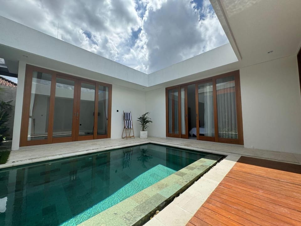 Pool view, Swimming pool, sunbed