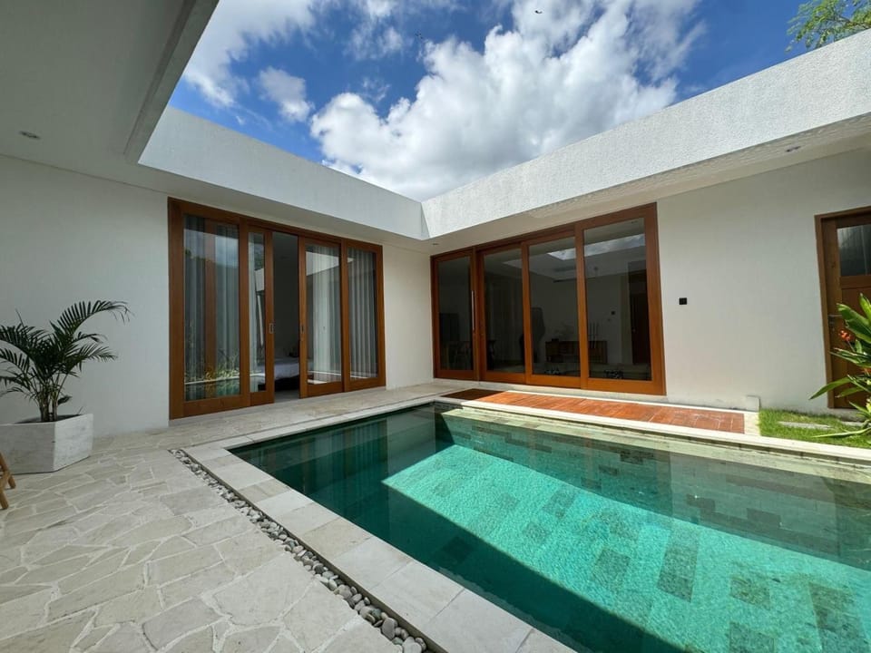 Pool view, Swimming pool, sunbed