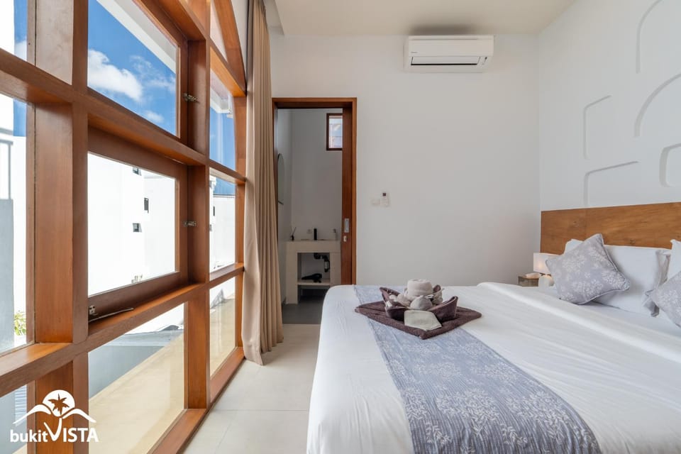 Bed, Photo of the whole room, Bedroom, towels, air conditioner