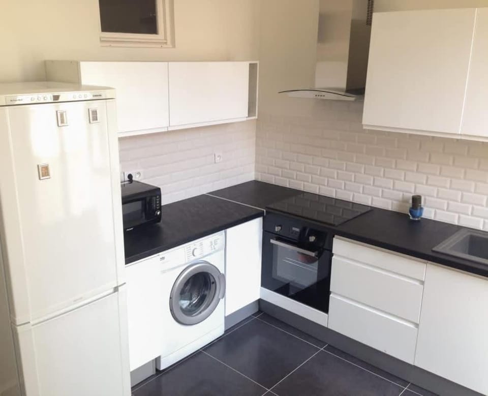 Kitchen or kitchenette, washing machine