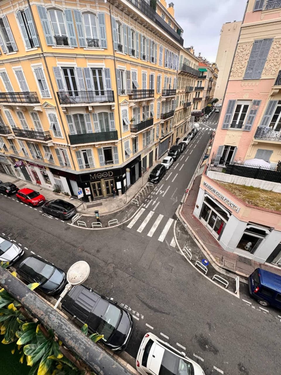 Day, Neighbourhood, City view, Street view, Location