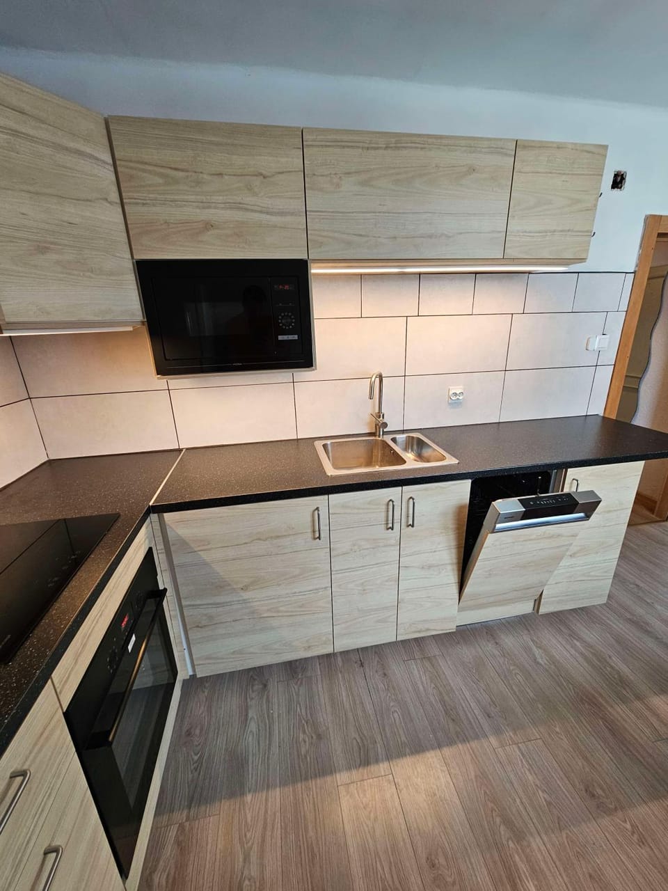 Kitchen or kitchenette, dishwasher, stove