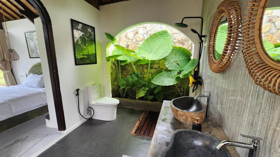 Toilet, Bed, Garden, Bathroom, Photo of the whole room, Garden view