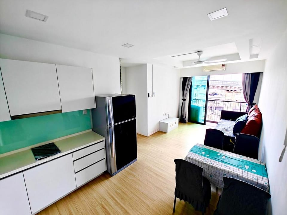 Kitchen or kitchenette, Living room, Seating area