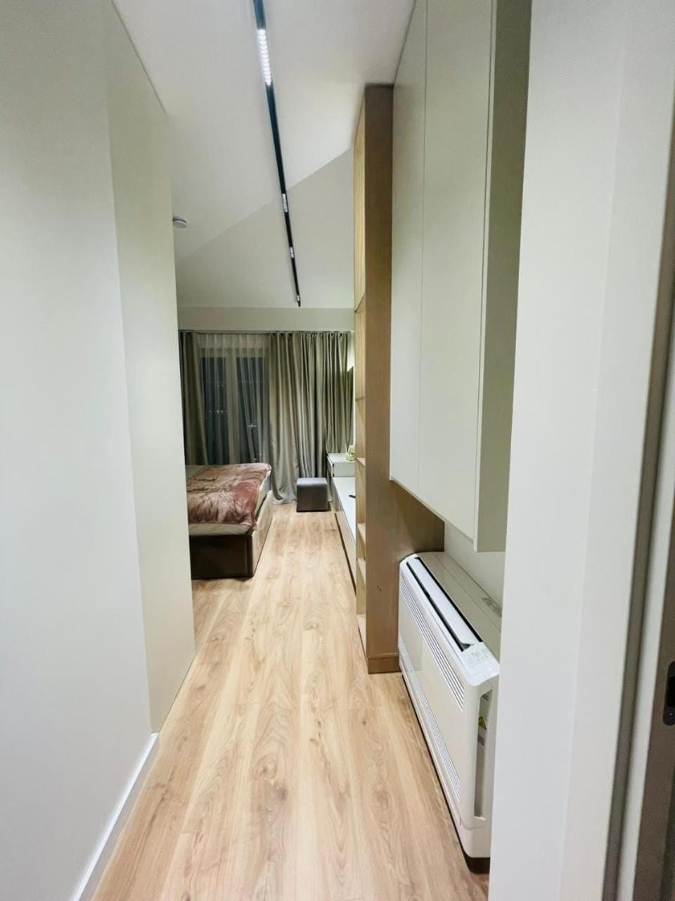 Bed, TV and multimedia, Bedroom