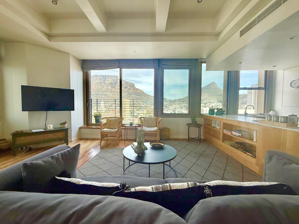 TV and multimedia, Living room, Seating area, Mountain view