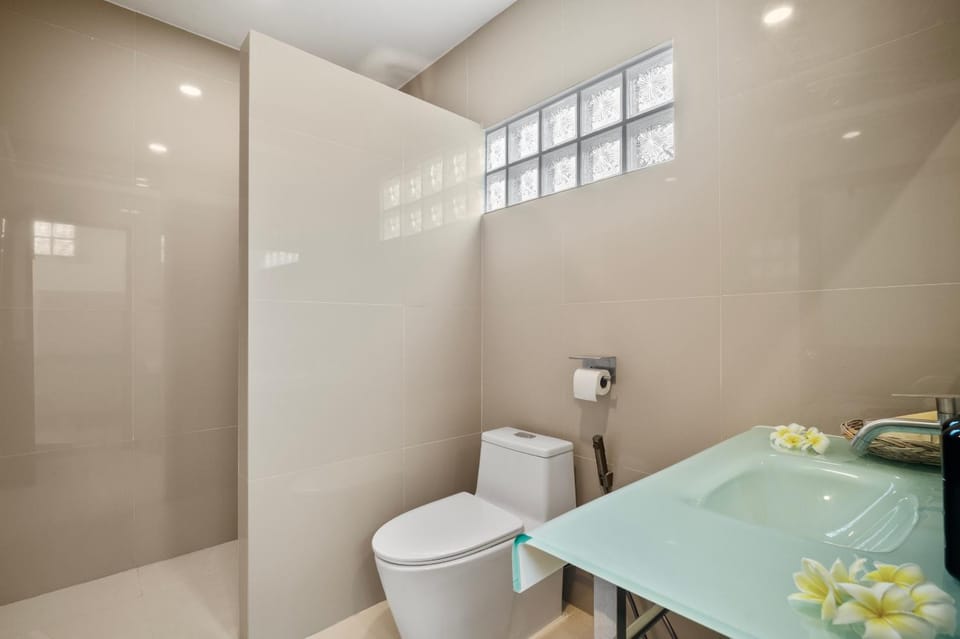 Shower, Toilet, Bathroom
