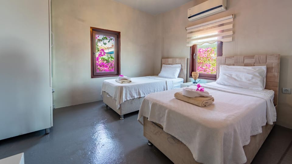 Bed, Photo of the whole room, Bedroom, towels, air conditioner