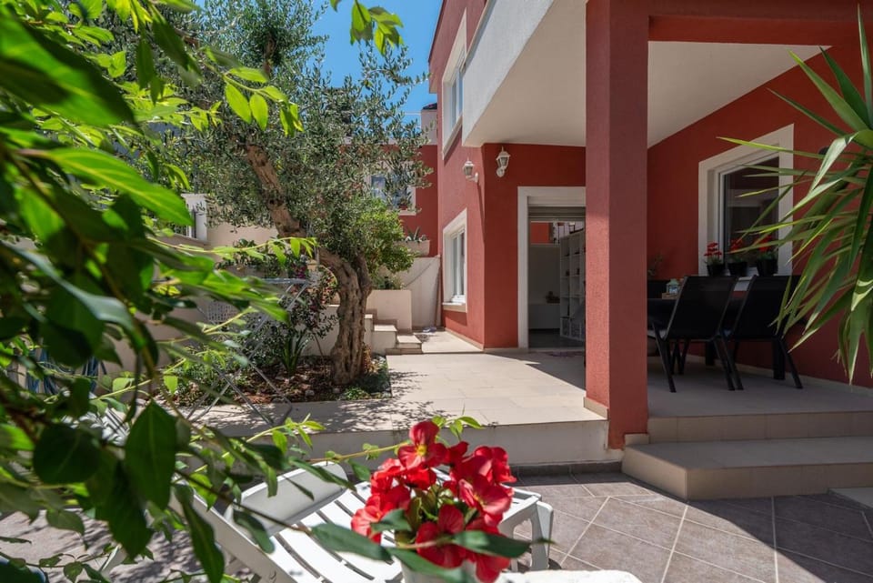 Property building, Patio, Garden, Garden view