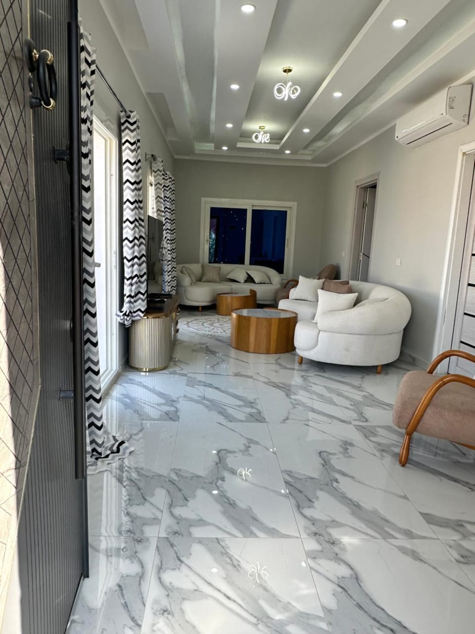 TV and multimedia, Living room, Seating area, air conditioner