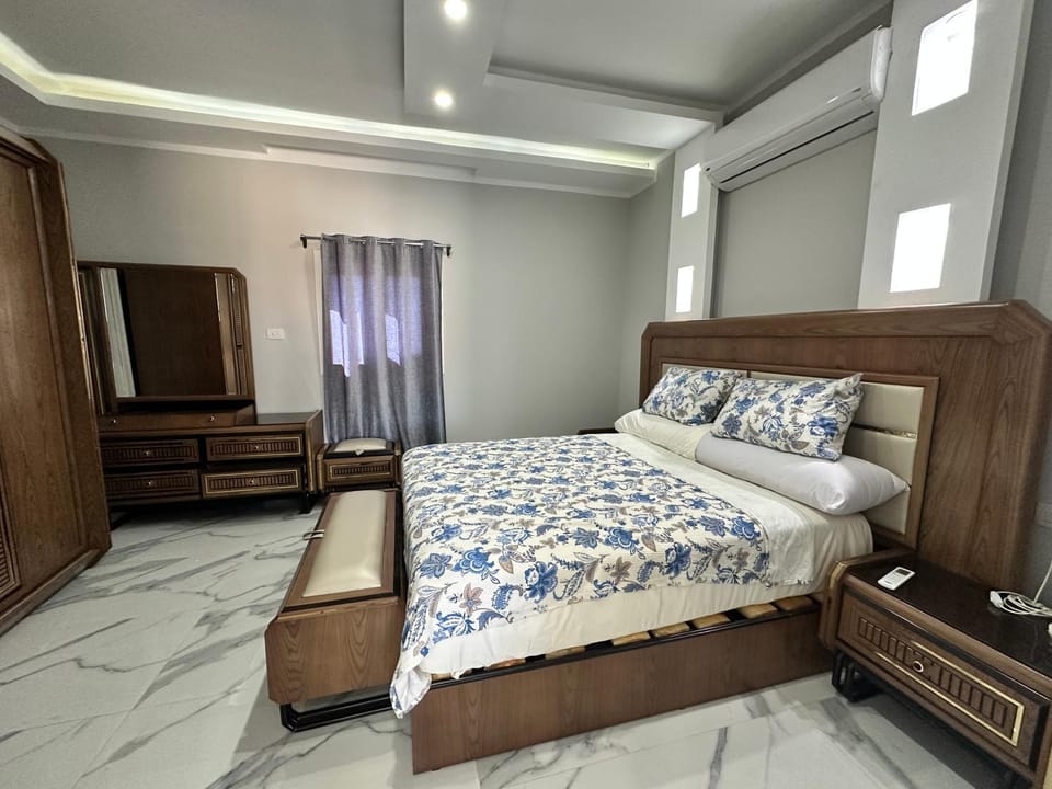 Bed, Photo of the whole room, Bedroom, wardrobe, air conditioner