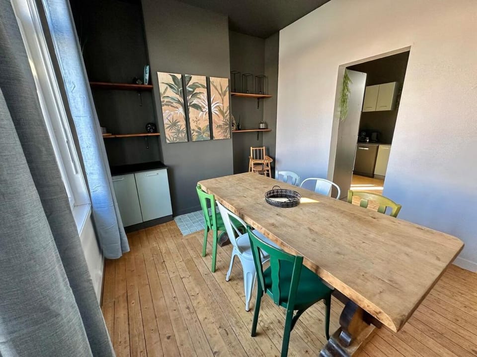 Dining area, young children