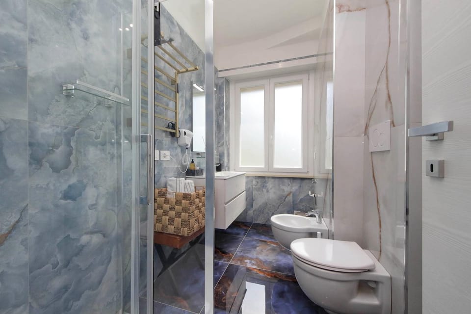 Shower, Toilet, Bathroom, bidet, towels