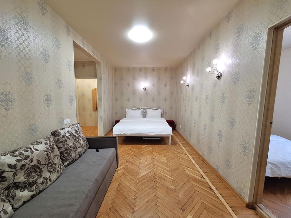 Bed, Living room, Photo of the whole room, Seating area, Bedroom