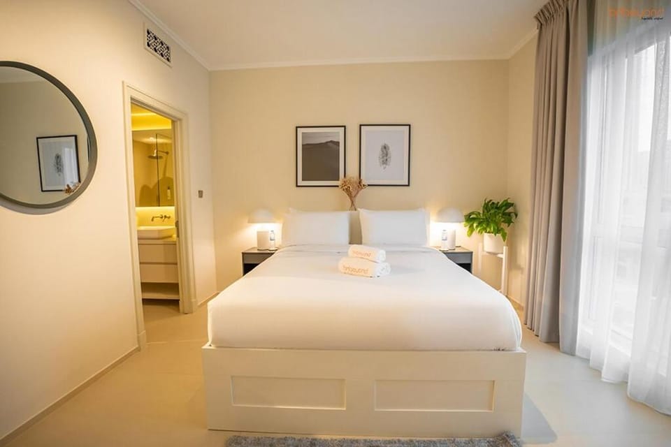 Bnbeyond's Luxury Vibe & Burj View Apartment in Dubai