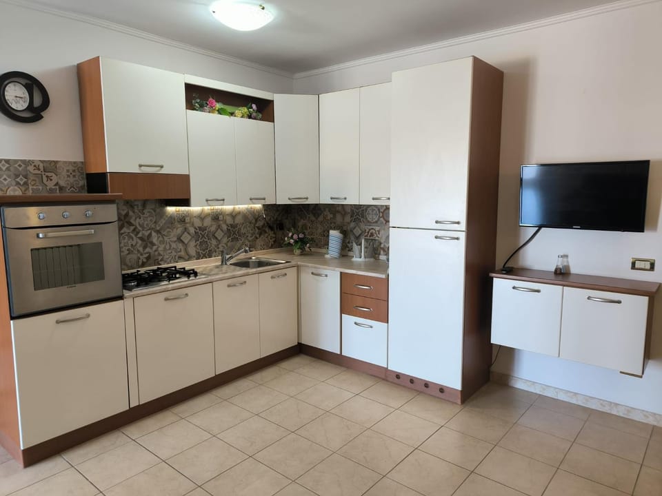 TV and multimedia, oven, kitchen
