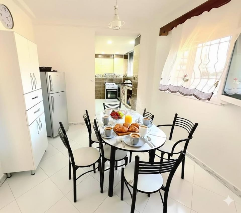 Sunny Stay, Plage & Attractions à 5 Min Apartment in Algeria