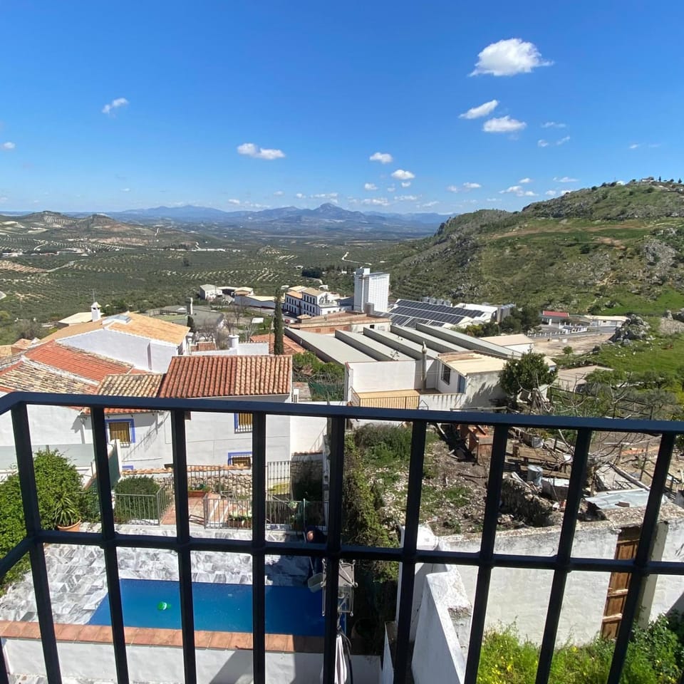 Adarve de los Olivares House in Andalusia