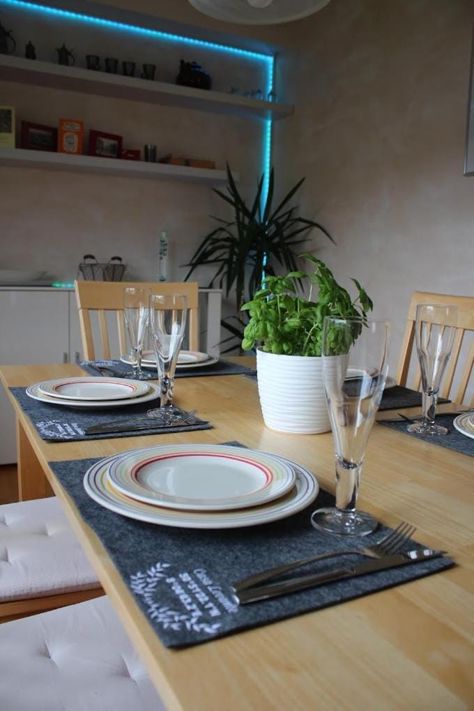 Food and drinks, Dining area, Food