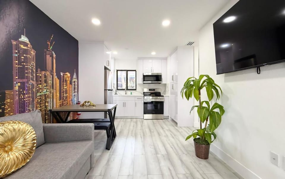 TV and multimedia, Kitchen or kitchenette, Living room, Dining area