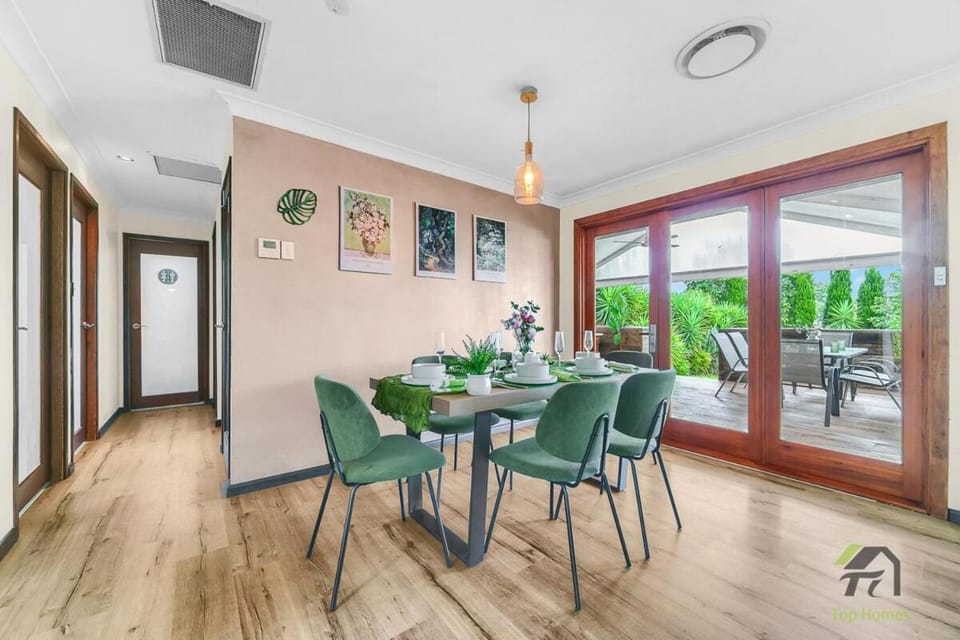 Located in Cranebrook, 3 bedrooms, relaxing home House in Sydney