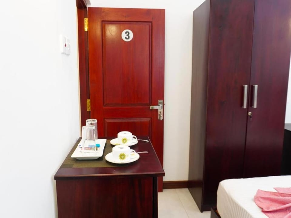 Toilet, Bed, Bathroom, Balcony/Terrace, Photo of the whole room, Bedroom, children, young children, older children, furniture, internet, locker, room service, safe, soundproof, towels, wardrobe, air conditioner