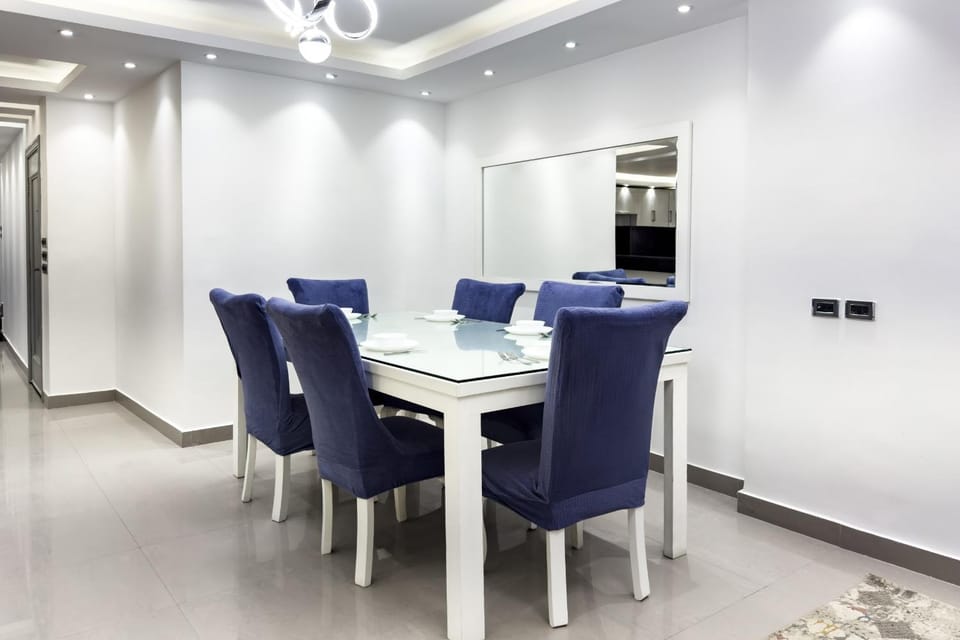 The Bold & Bright 3BDR Apt 15 Min To Airport Apartment in Cairo Governorate