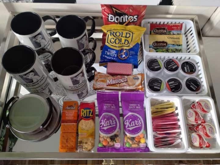 Kitchen or kitchenette, Food and drinks