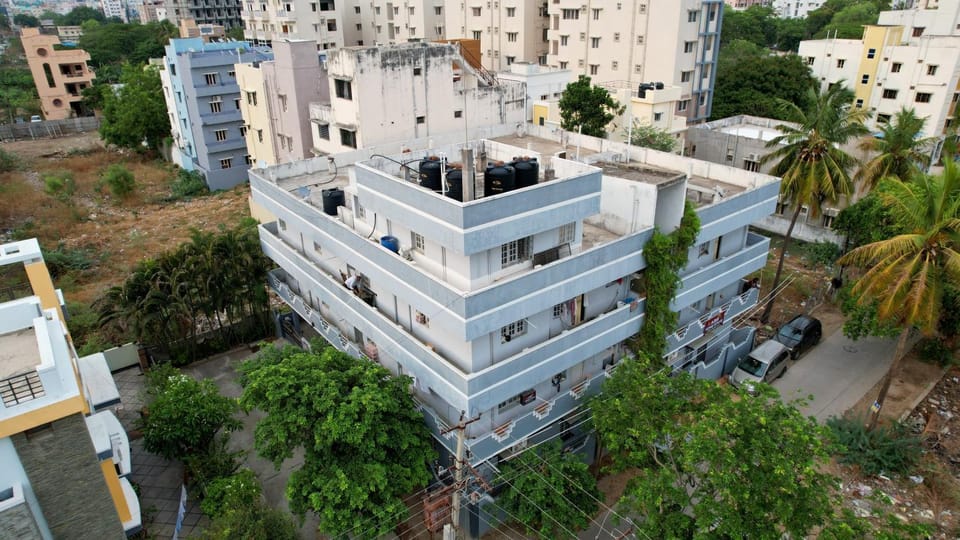 Pent house room with king-size bed Apartment in Tirupati