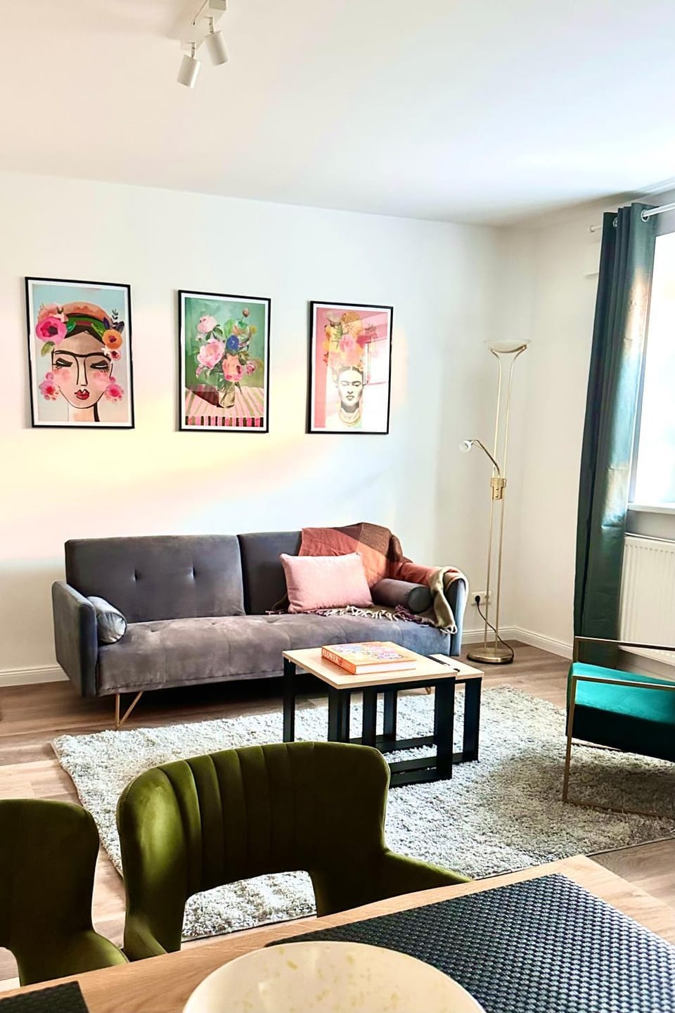 Living room, Seating area