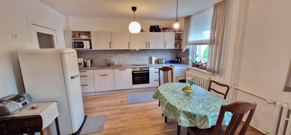 Kitchen or kitchenette, Living room, Seating area, Dining area, dishwasher, oven, stove, toaster