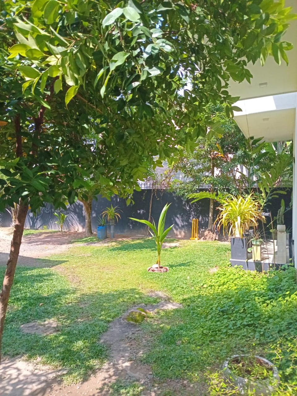 The Palms view airport villa Hotel in Western Province