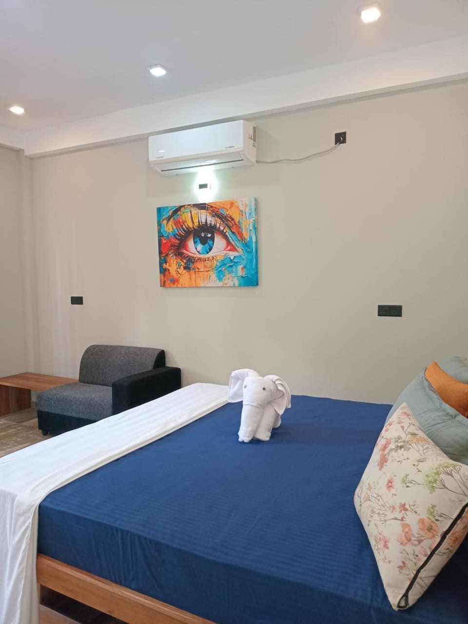 The Palms view airport villa Hotel in Western Province