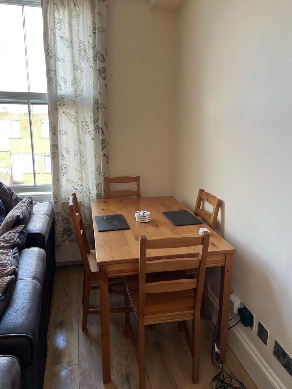 Seating area, Dining area